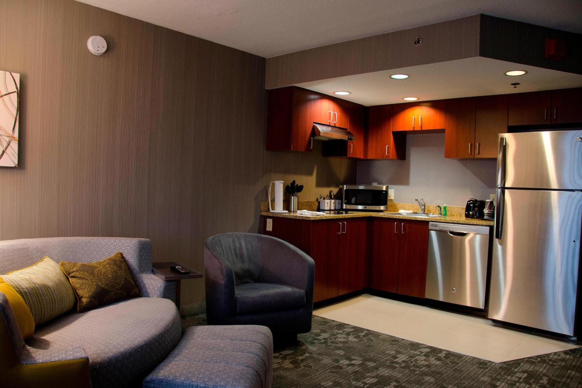 Courtyard Downtown Hotel 3*
